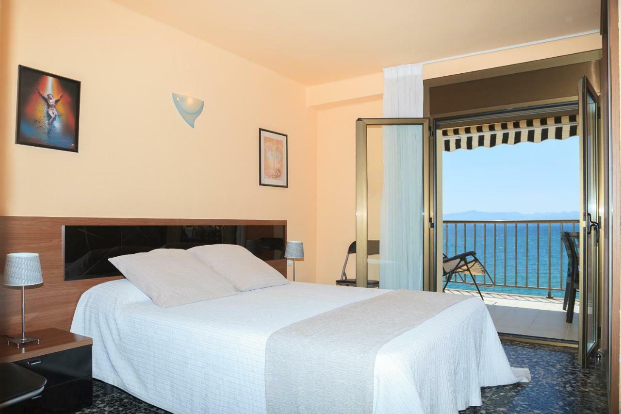 Uhc Acantilados Family Apartments Salou Esterno foto